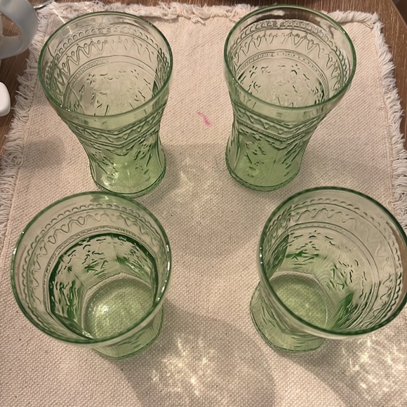 Beautiful depression era vintage glasses. - Picture 3 of 6